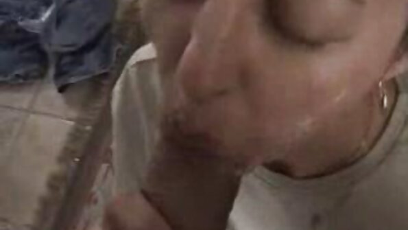 હોર્ની સ્લટ ગર્લફ્રેન્ડ તેના સેકસી વીડીયો પિક્ચર બોયફ્રેન્ડનો લંડ ચૂસે છે