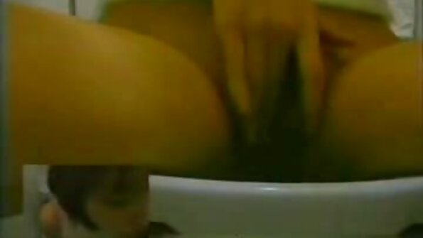 મોટા boobed બેબ લ્યુસી તેના સેક્સી વાદળી બિકીની બહાર સ્ટ્રિપ્સ અને નીચે તેના ચુસ્ત shaved pussy સુધી પહોંચે છે! સેકસી વીડિયો બીપી વીડીયો